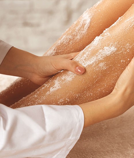 Scrub: types, benefits and uses of exfoliating treatment